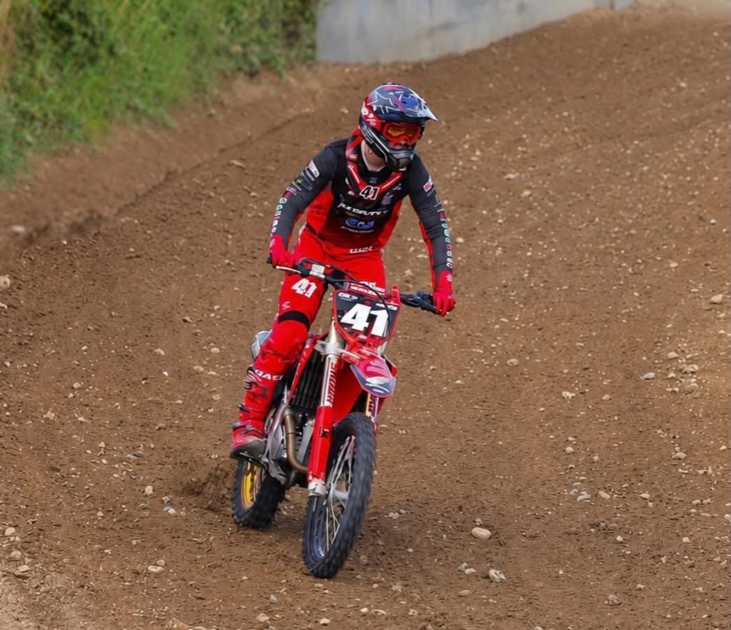 Luca Rasmussen #41 på sin GasGas motocrossmaskine